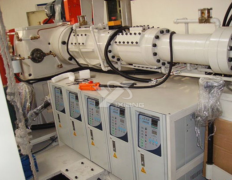 億翔淺析高溫模溫機的特點與優(yōu)勢